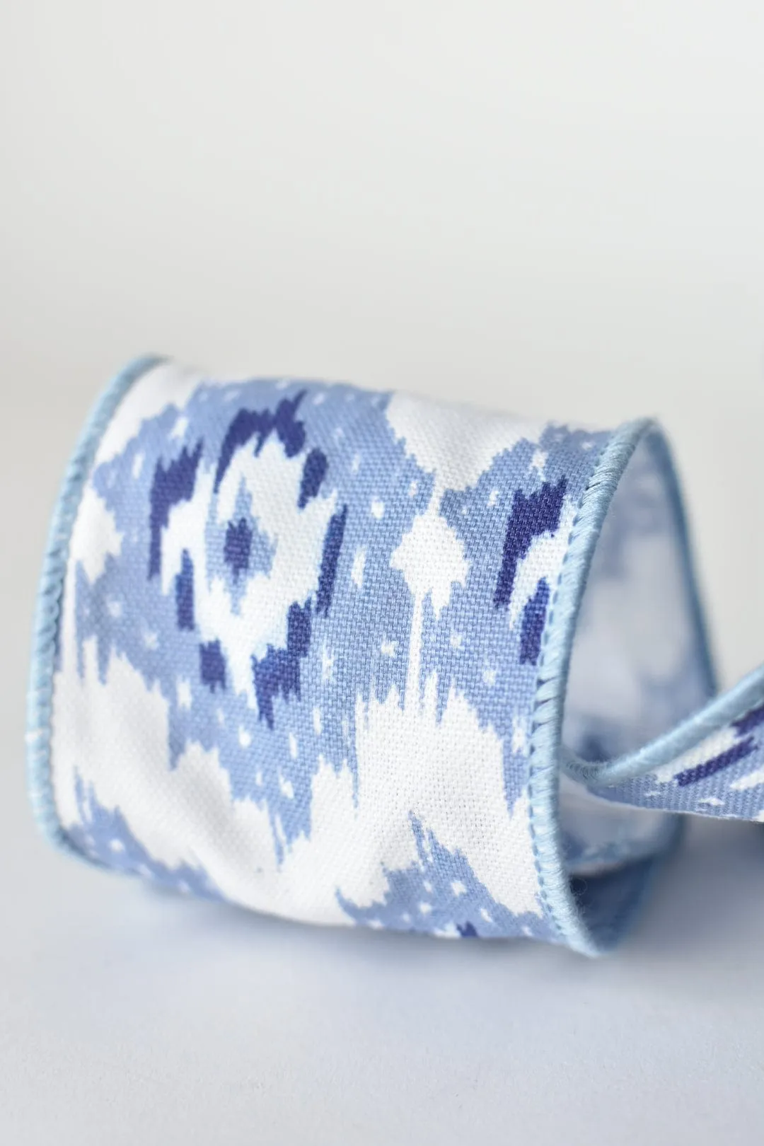 2.5" x 10yd Blue   White Ikat Printed Wired Ribbon