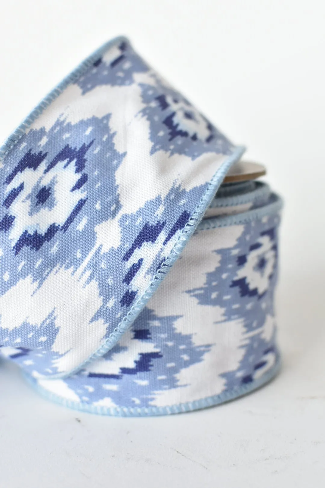 2.5" x 10yd Blue   White Ikat Printed Wired Ribbon