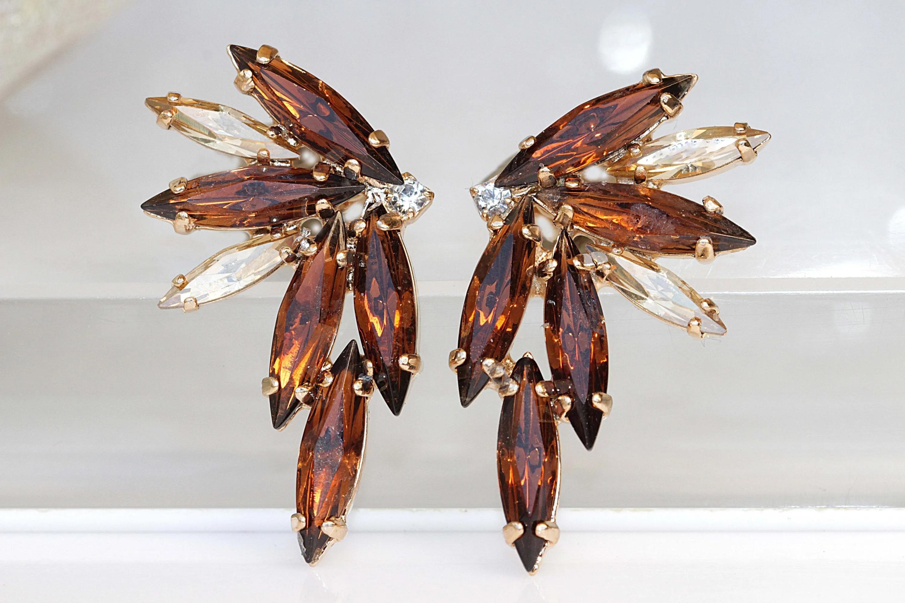 BROWN CHAMPAGNE Climbing Earrings