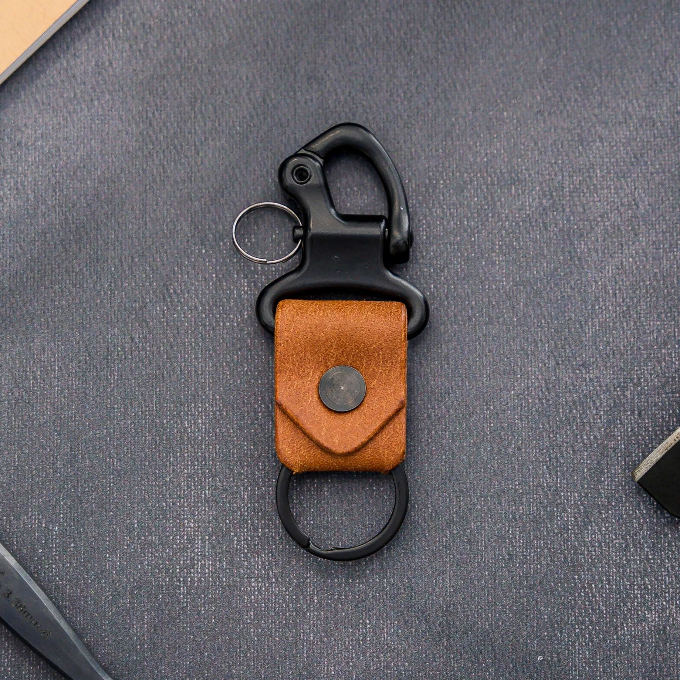 EDC Leather Keyring Clip V2 - Tobacco Brown