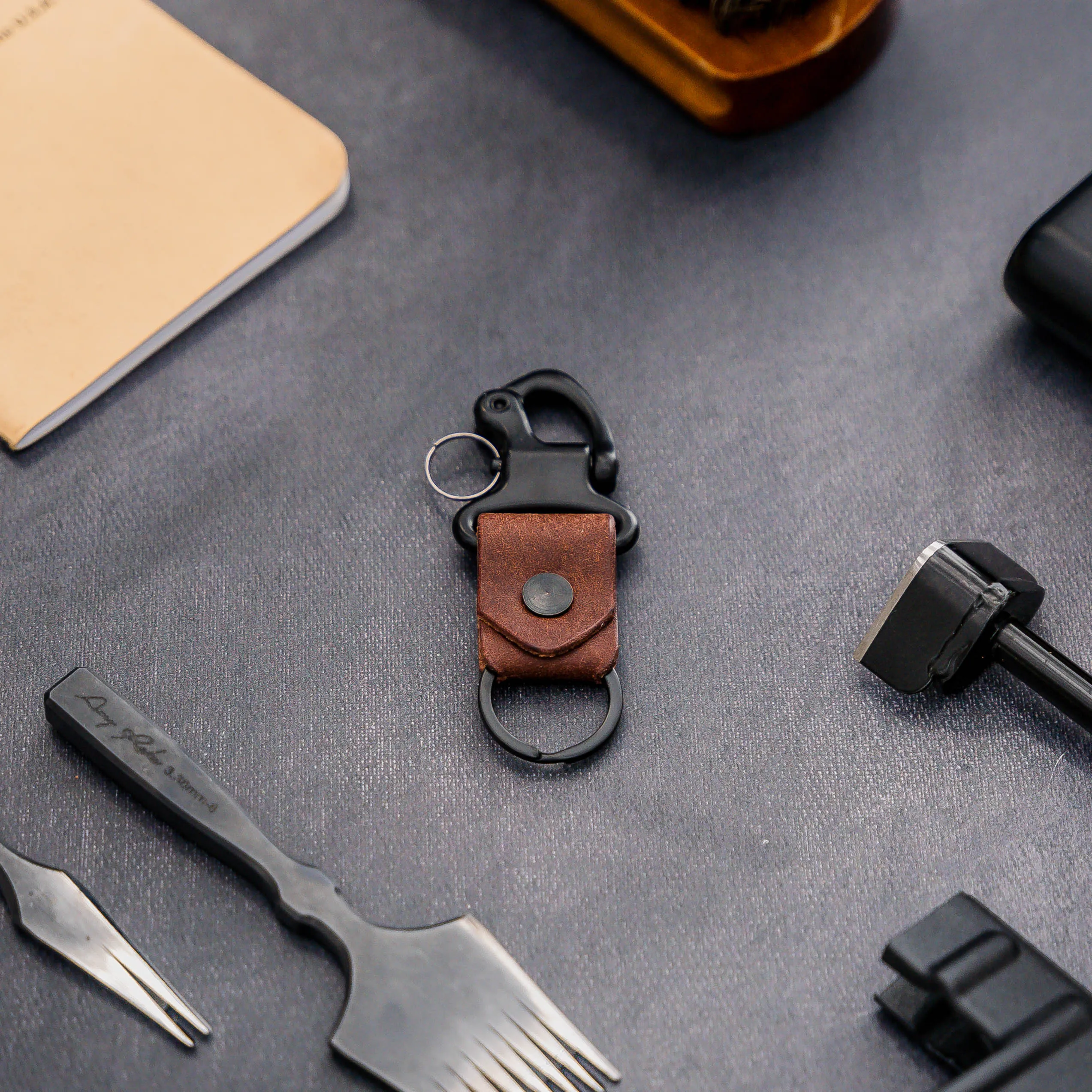 EDC Leather Keyring Clip V2 - Tobacco Brown