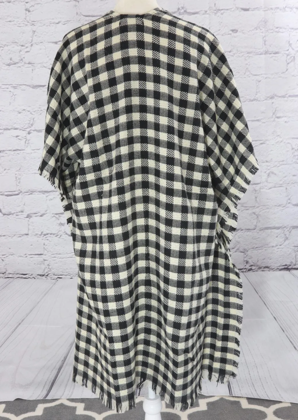 Light and comfy checkered kimono with decorative frill