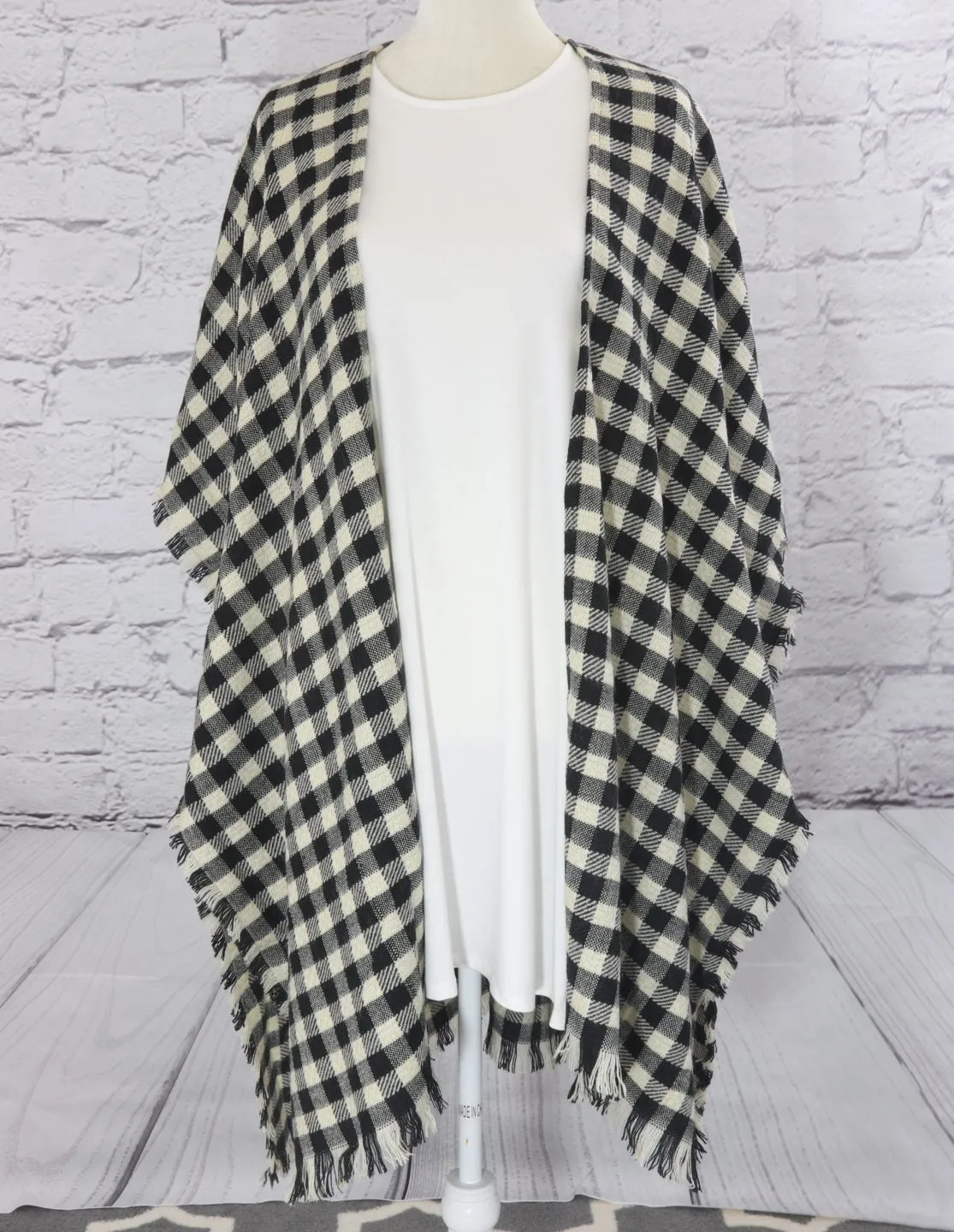 Light and comfy checkered kimono with decorative frill