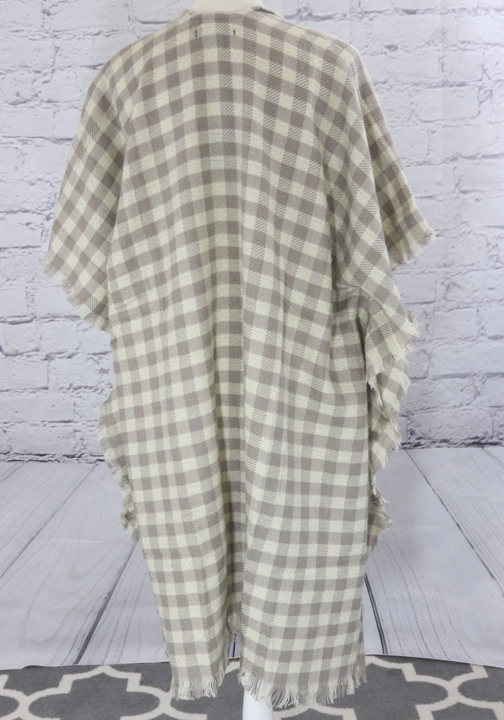 Light and comfy checkered kimono with decorative frill