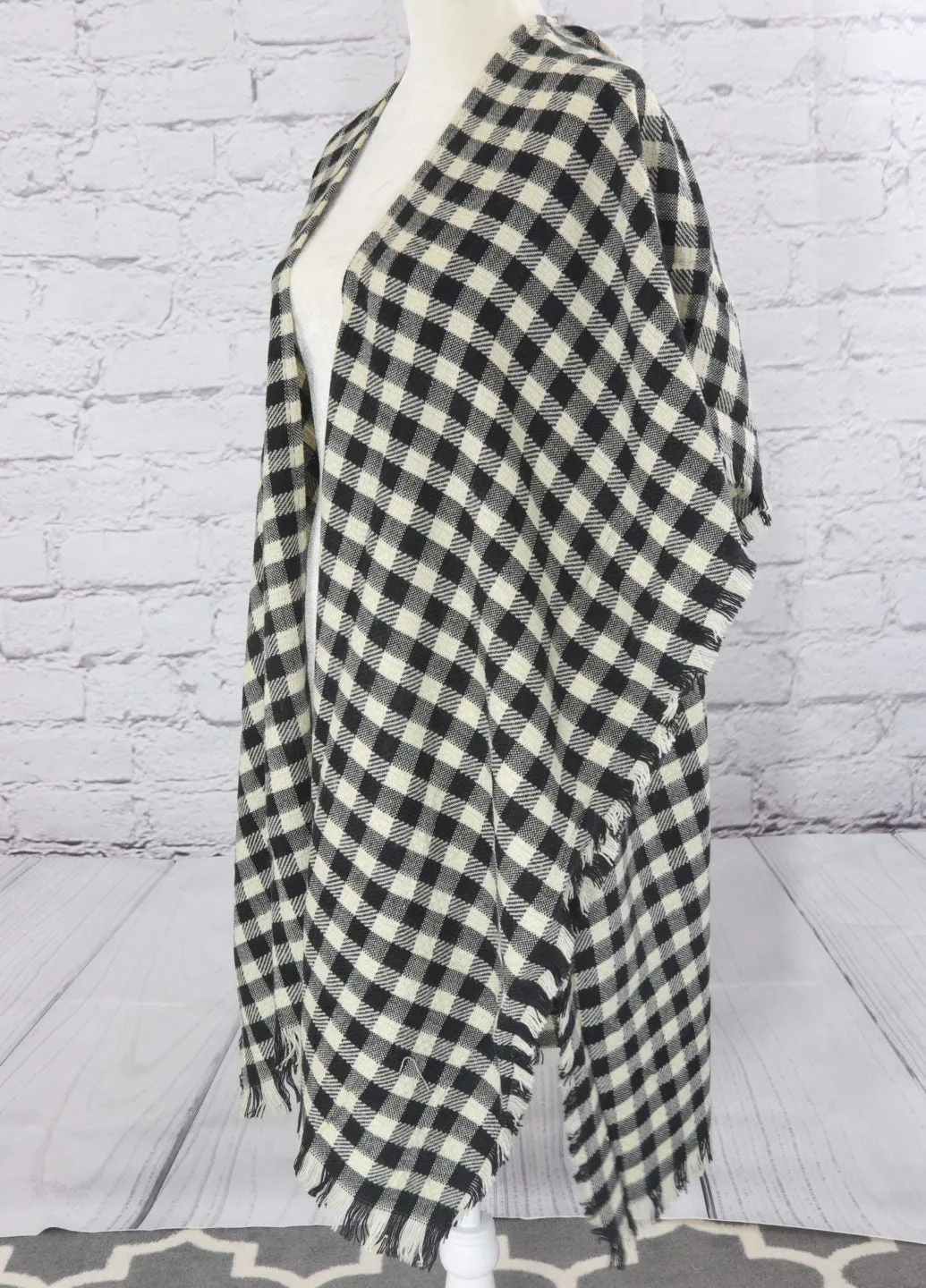 Light and comfy checkered kimono with decorative frill